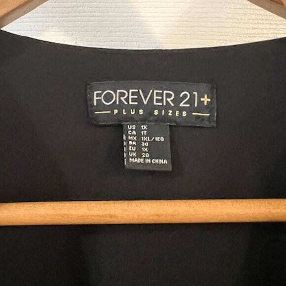 Chic long tunic style multi-media vest - Picture 2 of 6